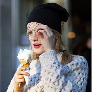 Beanie hat with fishnet design